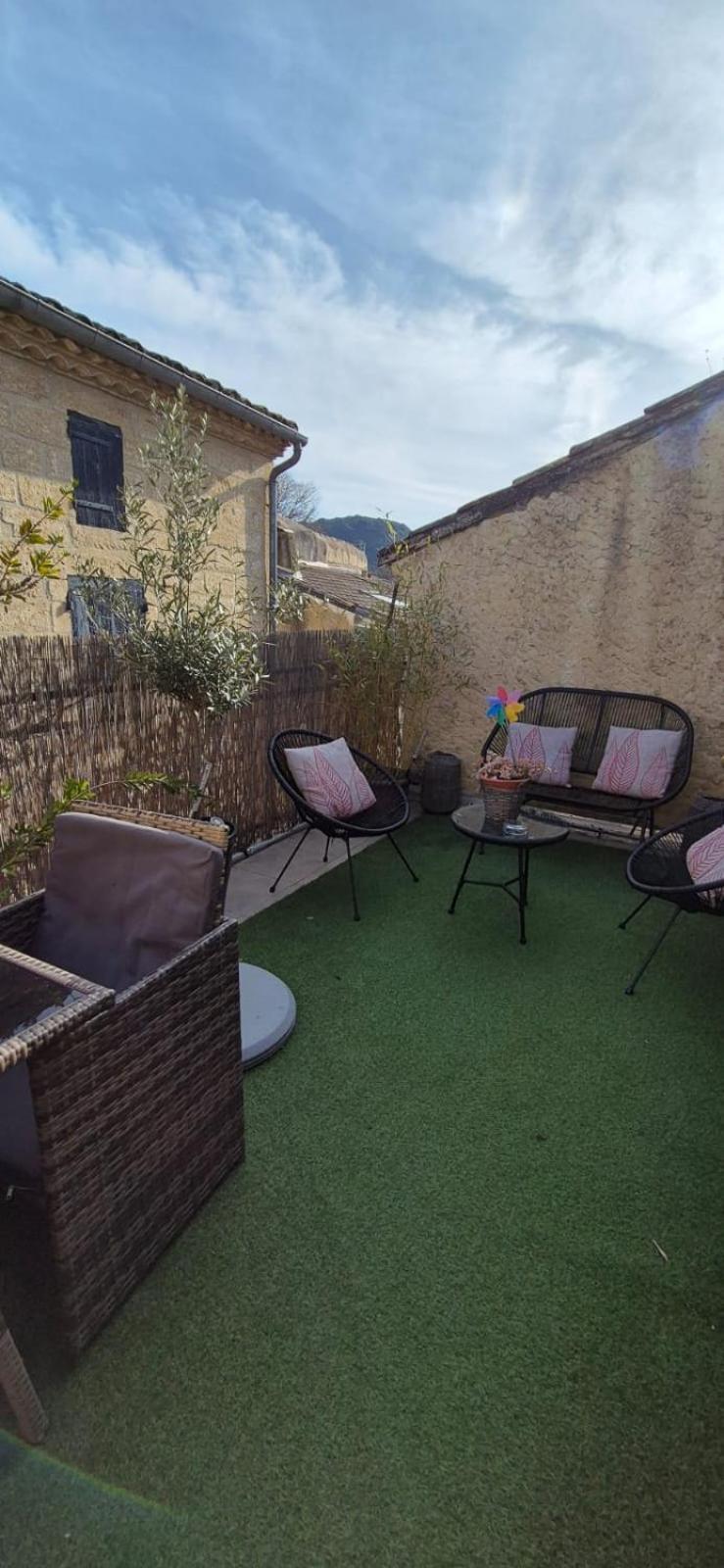 Proche D'Uzes La Terrasse Du Soleil Levant Collias Luaran gambar