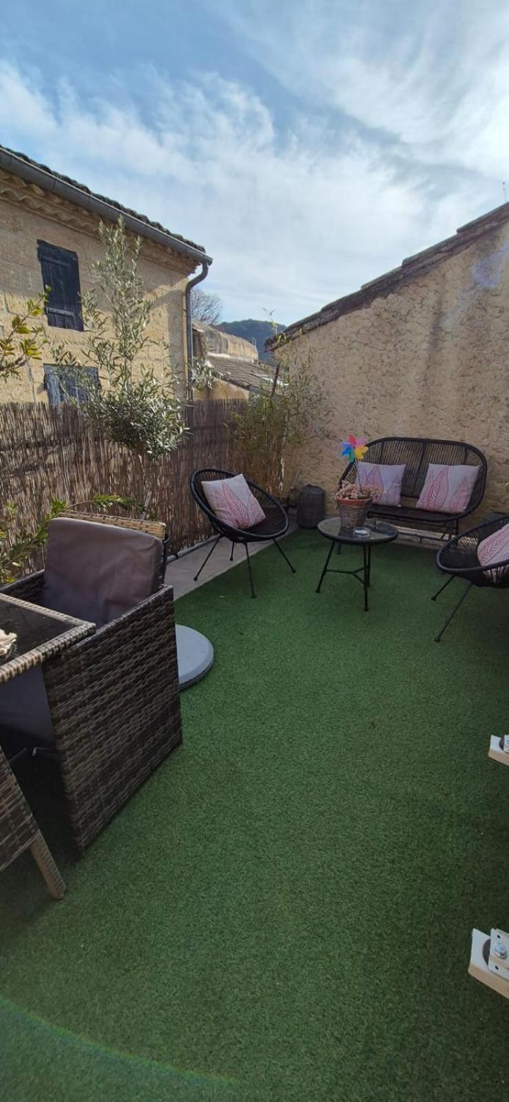 Proche D'Uzes La Terrasse Du Soleil Levant Collias Luaran gambar