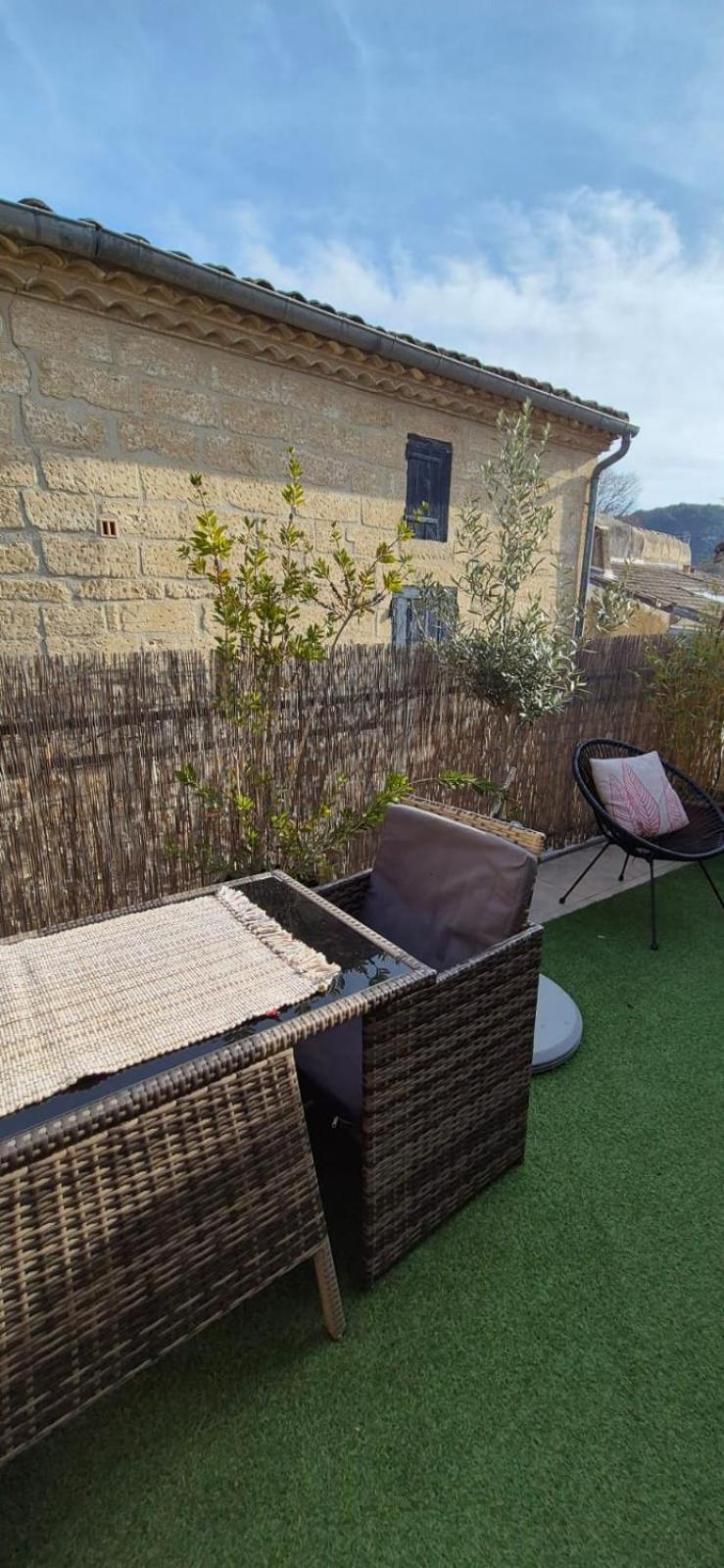 Proche D'Uzes La Terrasse Du Soleil Levant Collias Luaran gambar